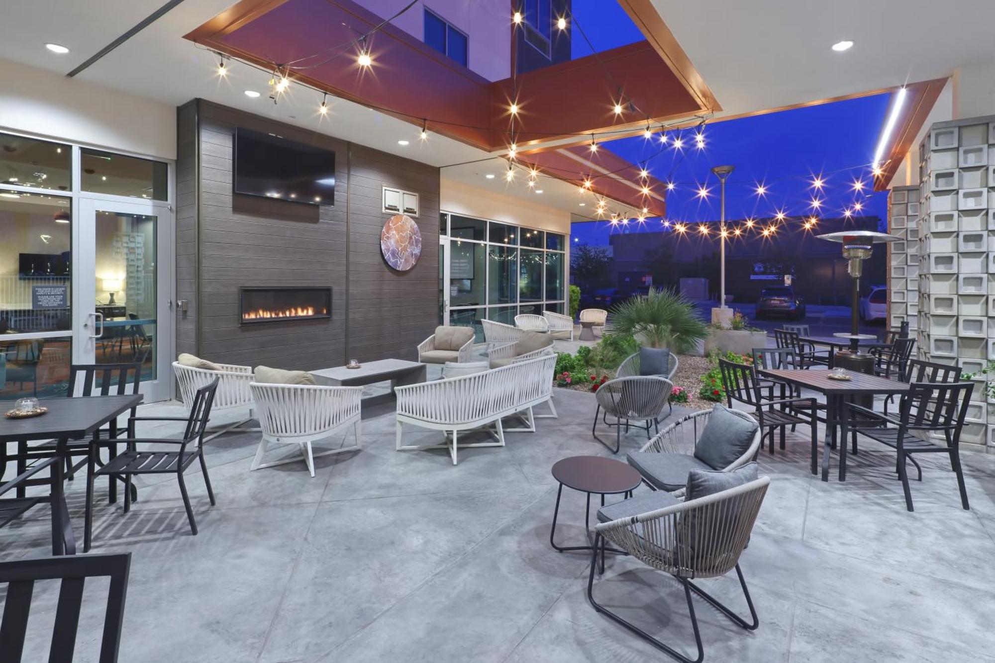 Hilton Garden Inn Chandler Downtown Dış mekan fotoğraf